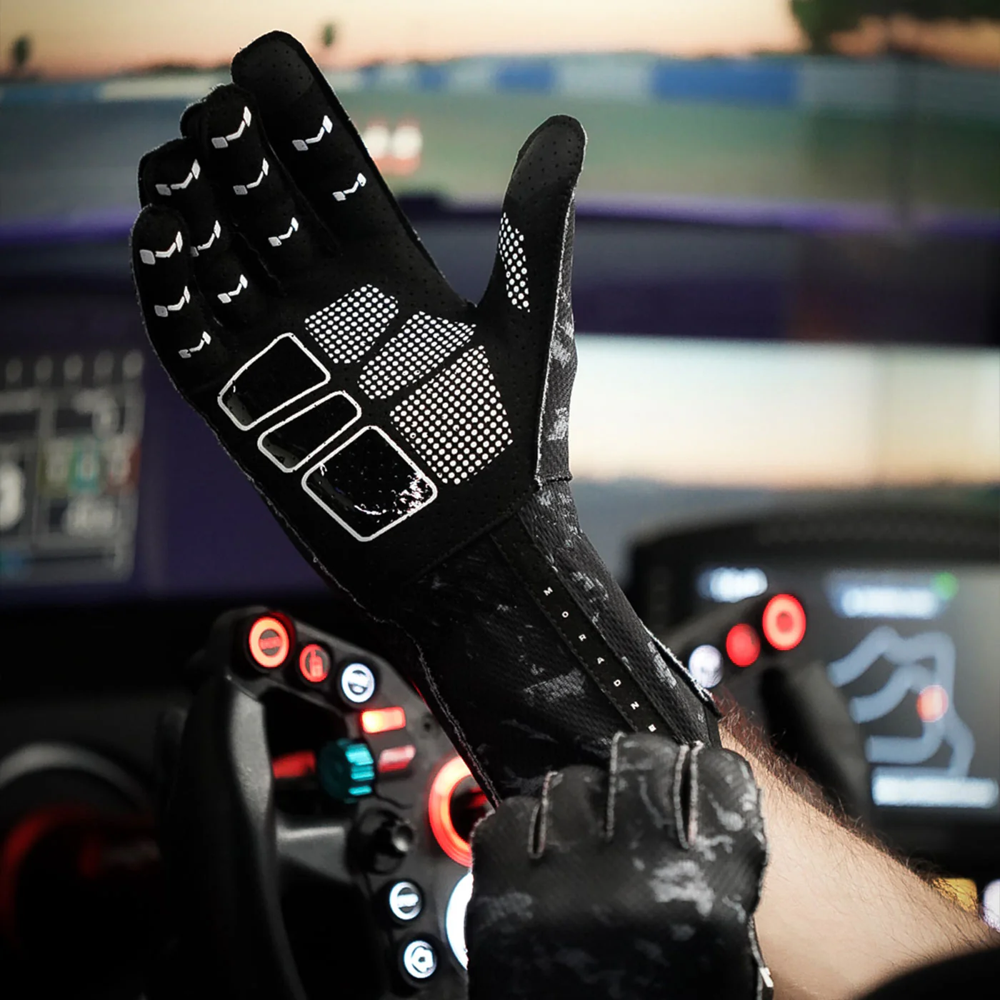 Aura Pro Forged Carbon Gloves - Image 3