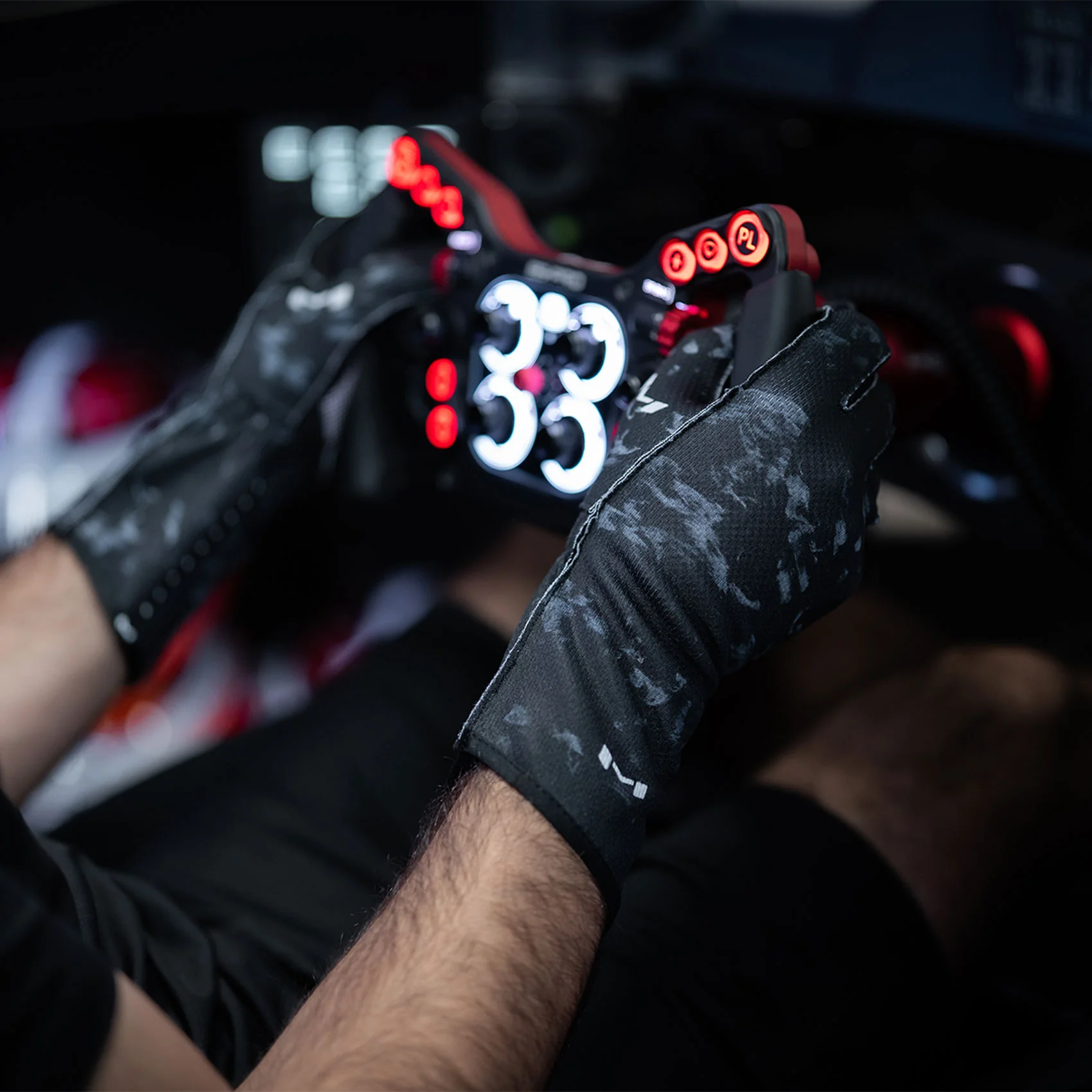 Aura Pro Forged Carbon Gloves - Image 5